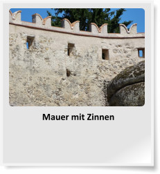 Mauer mit Zinnen